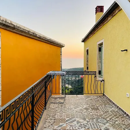 Near The Castle Of Casa de hóspedes