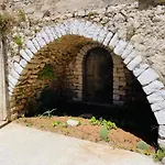 بيت ضيافة Near The Castle Of
