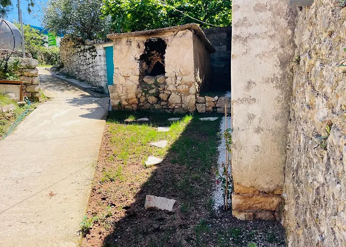 Near The Castle Of بيت ضيافة